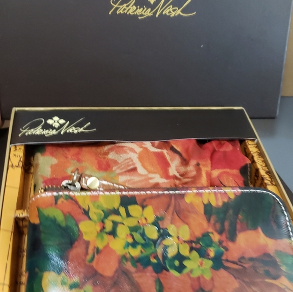 COPY - Patricia nash Duo wristlet/wallet and Scarf sets w box - Picture 11 of 16